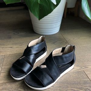 WIDE STRAP SANDALS